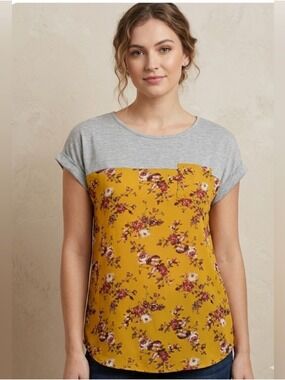 Violets And Roses Short Sleeves Top , Blouse,Size Medium.